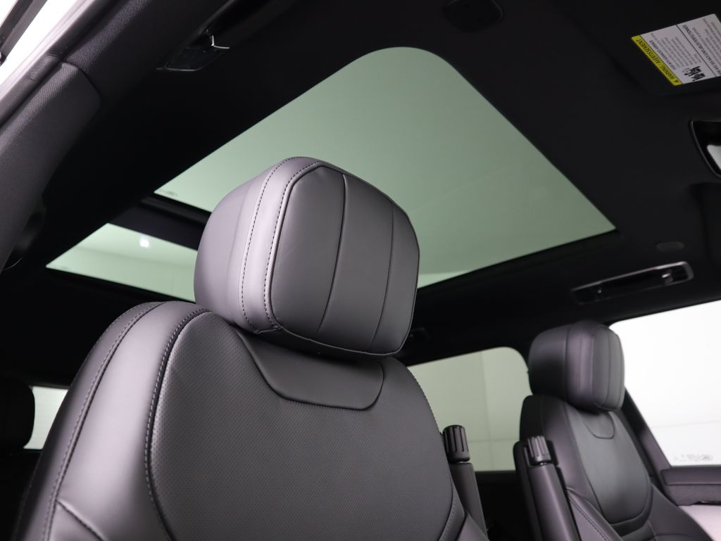 Thumbnail: 2025 Land Rover Range Rover Sport - 20