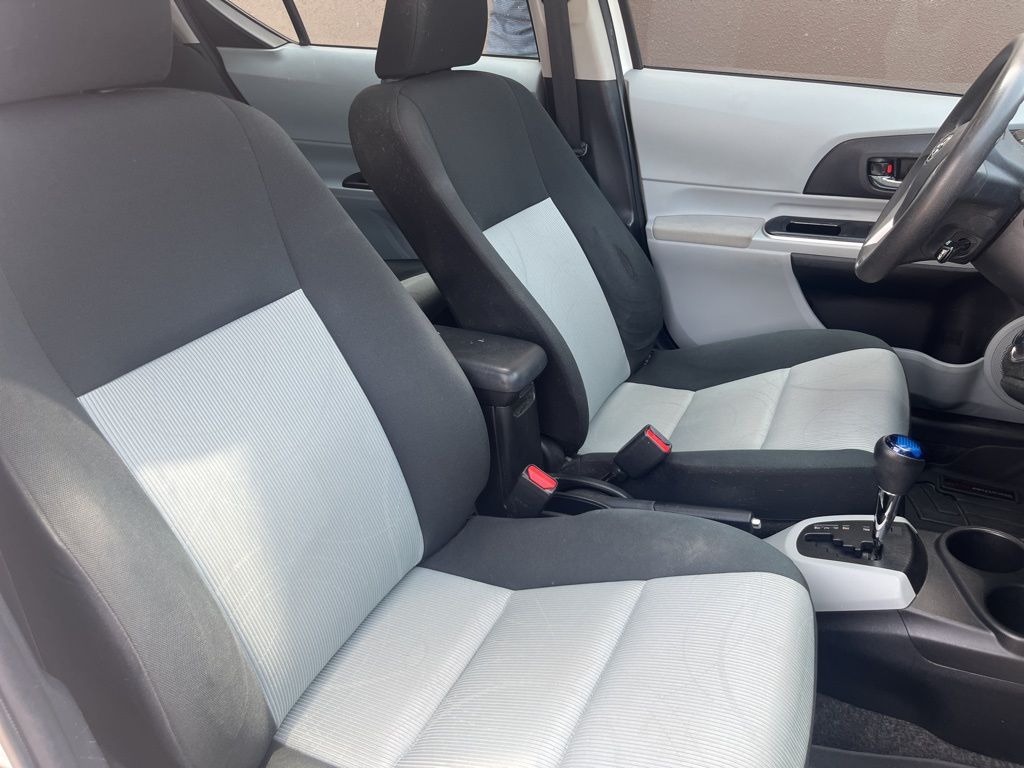 2014 Toyota Prius c Three 26