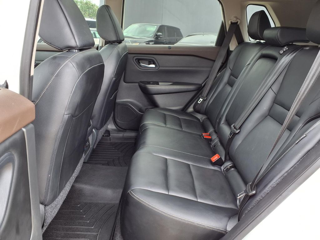 2023 Nissan Rogue SL - 11