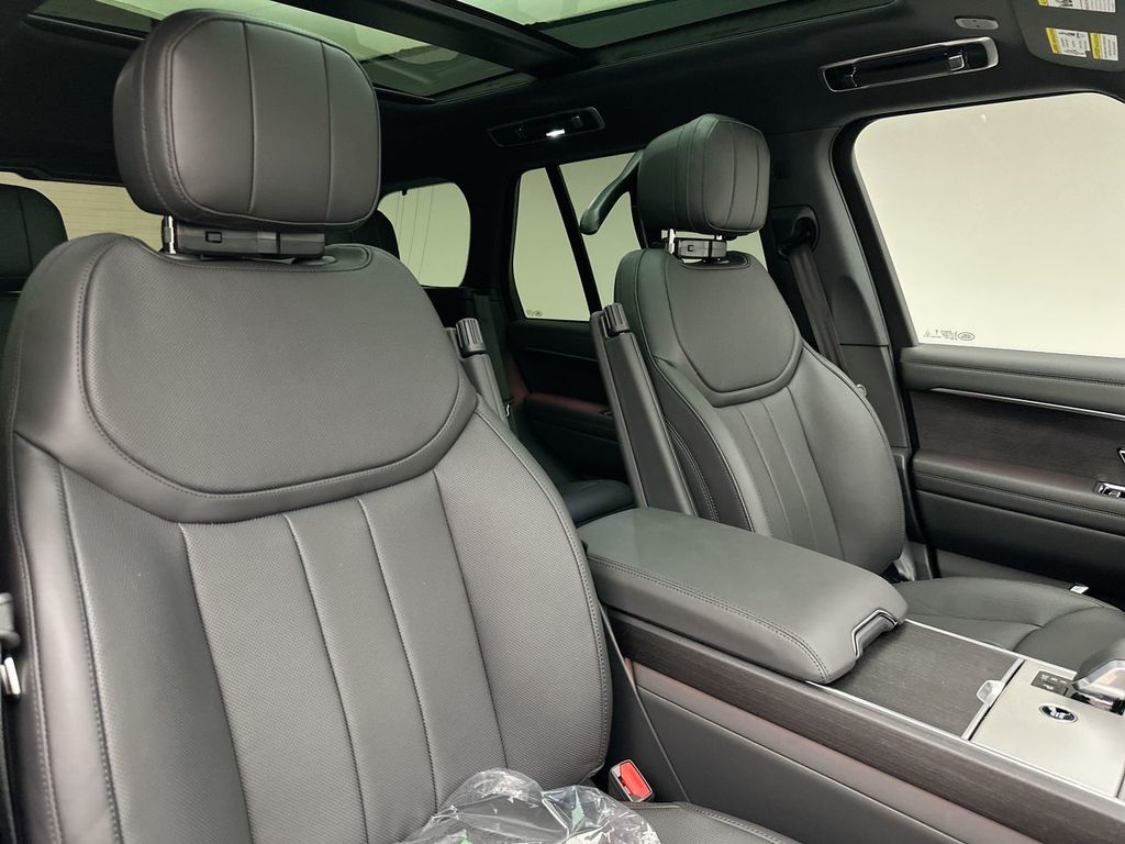 Thumbnail: 2026 Land Rover Range Rover - 14