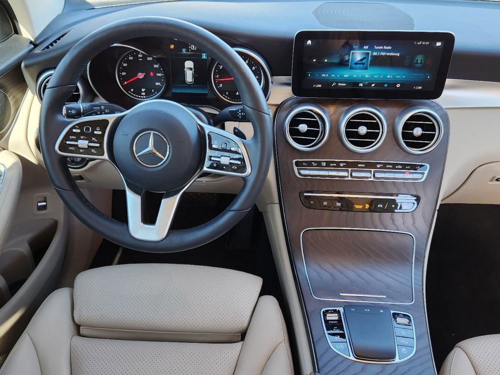 2021 Mercedes-Benz GLC GLC 300 26