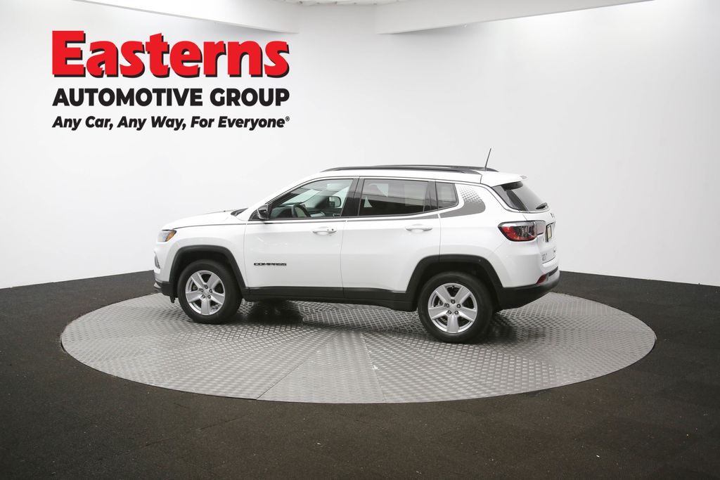 Used 2022 White Jeep Latitude image 59