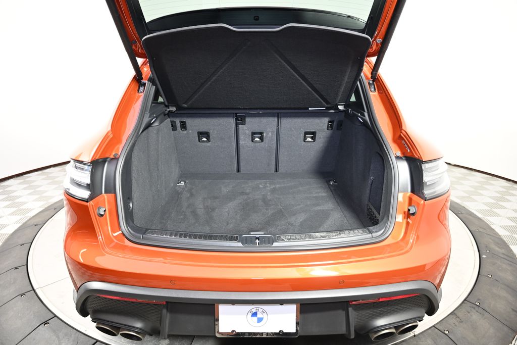 Thumbnail: 2024 Porsche Macan - 10