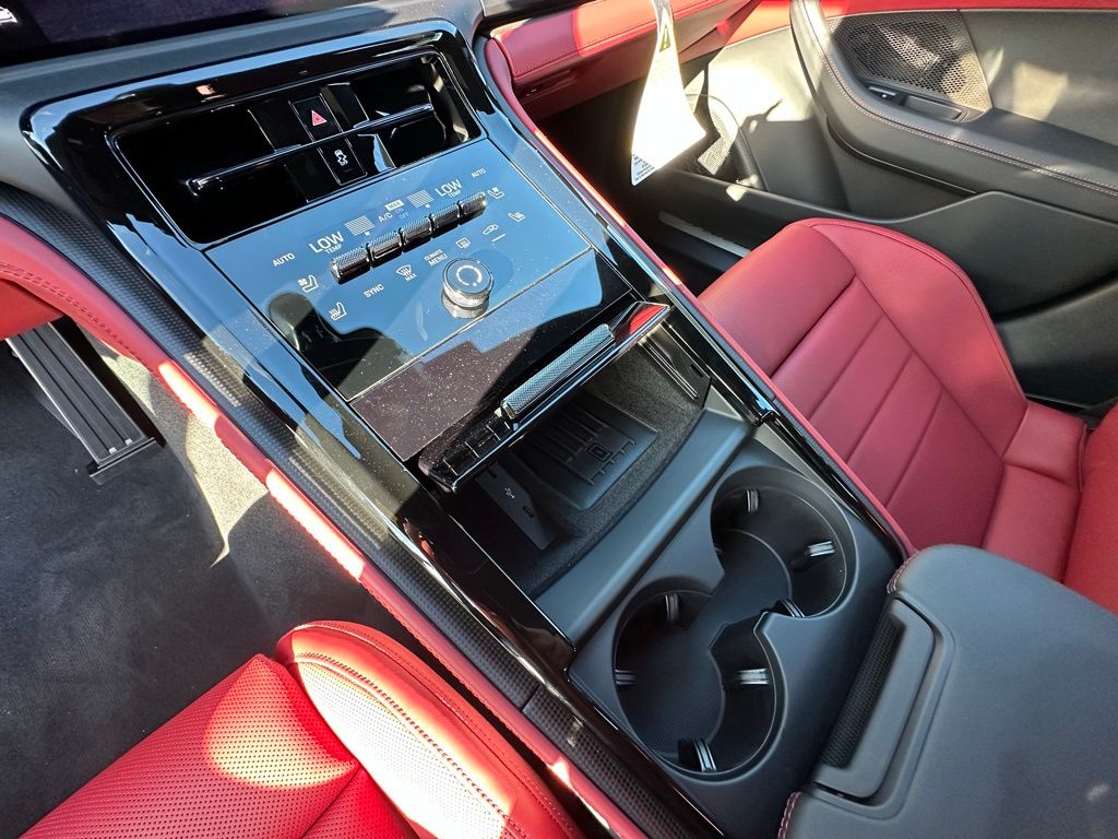 Thumbnail: 2026 Porsche Panamera - 27