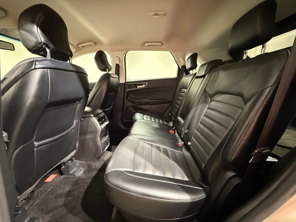 Thumbnail: 2017 Ford Edge - 18