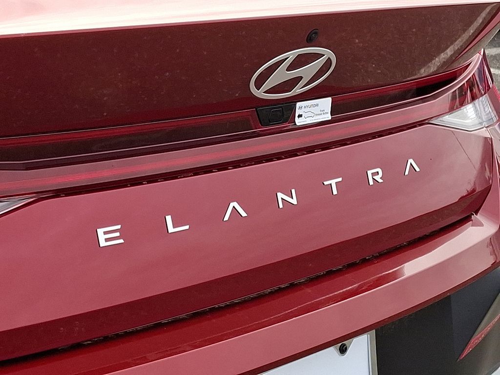 2025 Hyundai Elantra SEL 12