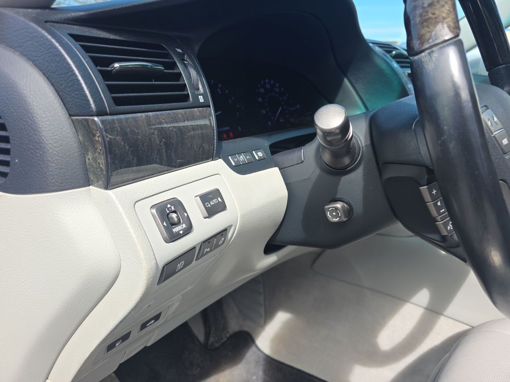 Used 2009  Lexus 460 image 24