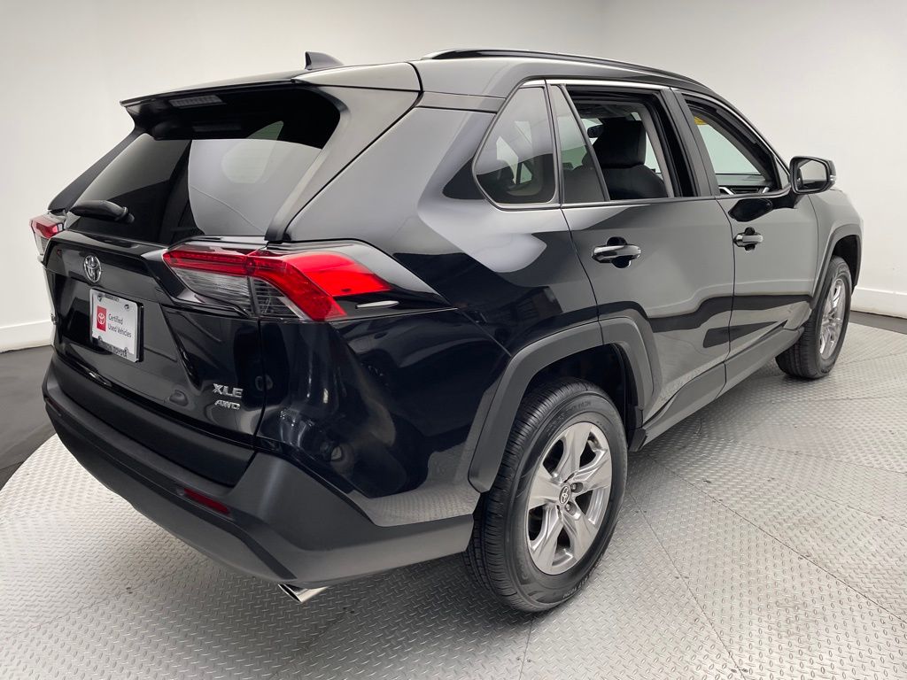 2022 Toyota RAV4 XLE 5