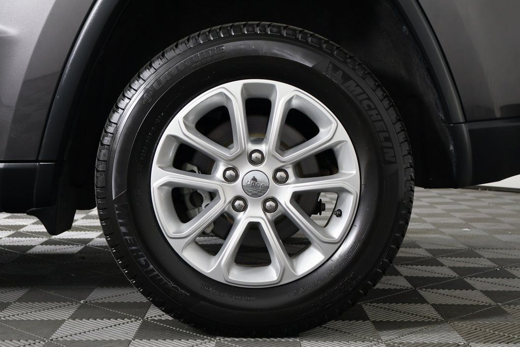 Thumbnail: 2015 Jeep Grand Cherokee - 16