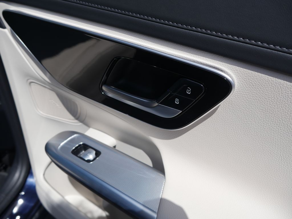 Thumbnail: 2024 Mercedes-Benz GLC - 27