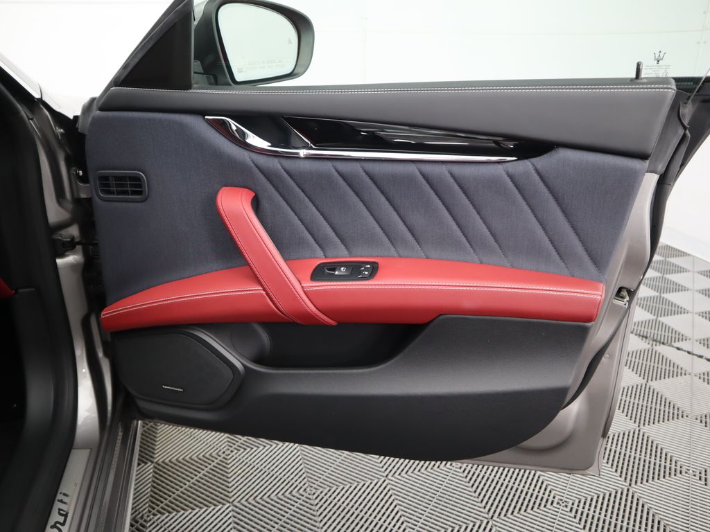 2018 Maserati Quattroporte S Q4 26
