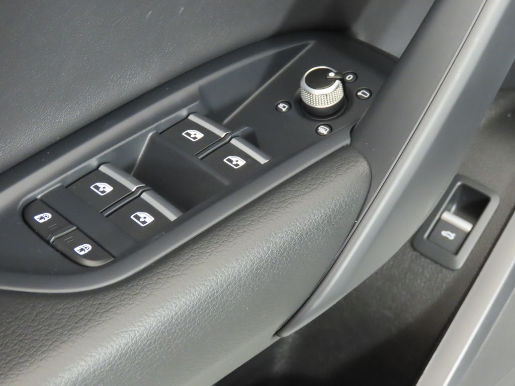 Thumbnail: 2025 Audi Q5 - 31