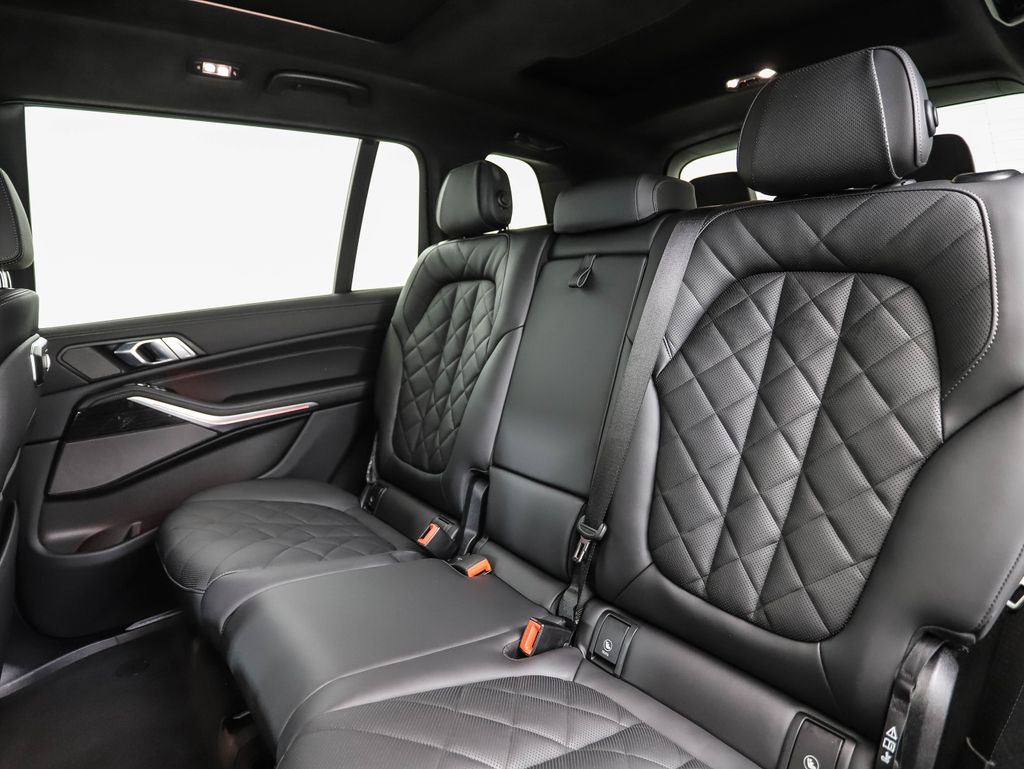 Thumbnail: 2025 BMW X7 - 23