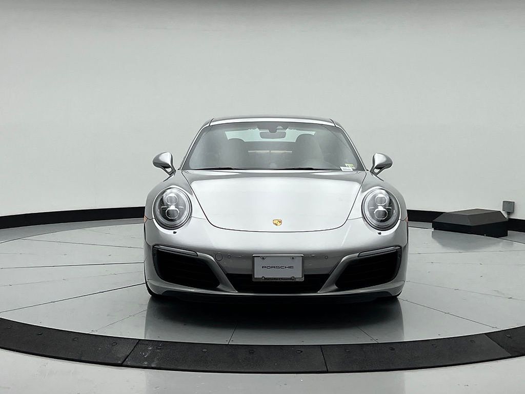Thumbnail: 2017 Porsche 911 - 6