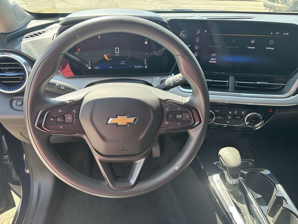 Used 2024 Chevrolet Trax SUV