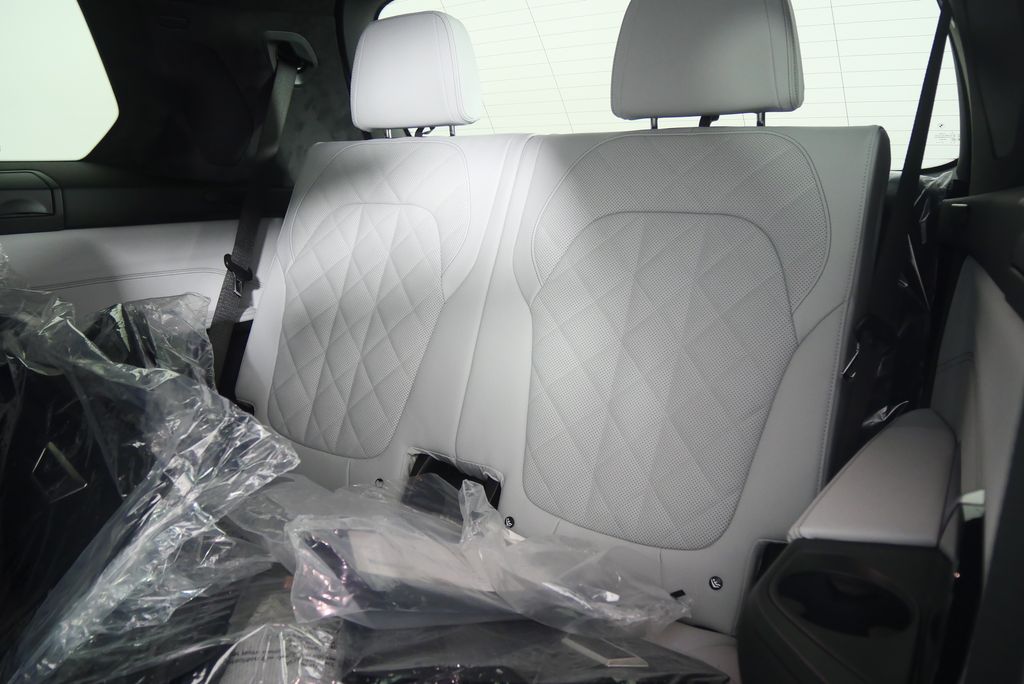 Thumbnail: 2026 BMW X7 - 17