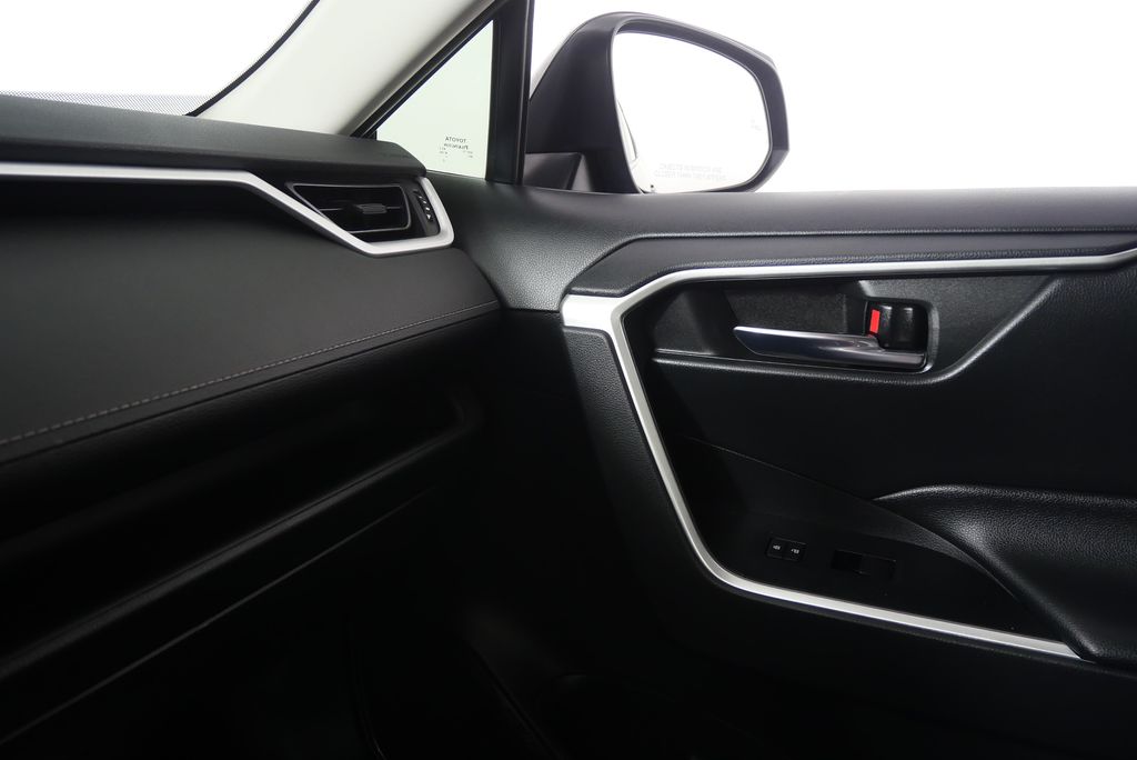 Thumbnail: 2020 Toyota RAV4 - 29