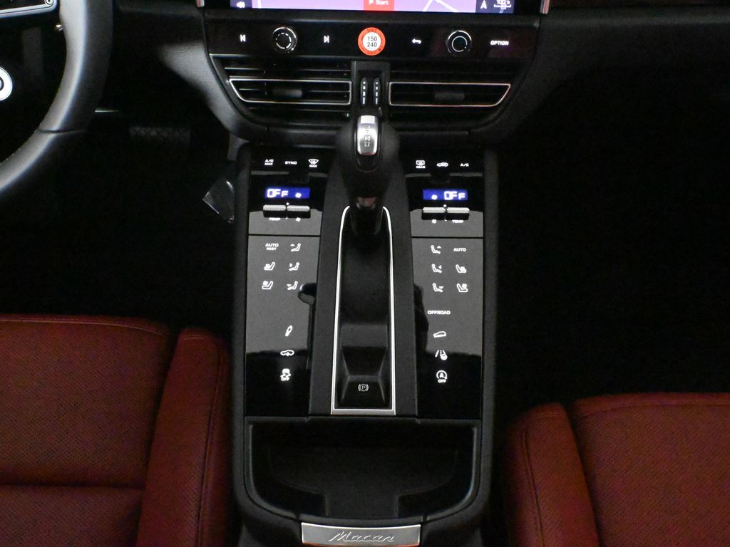 Thumbnail: 2026 Porsche Macan - 25