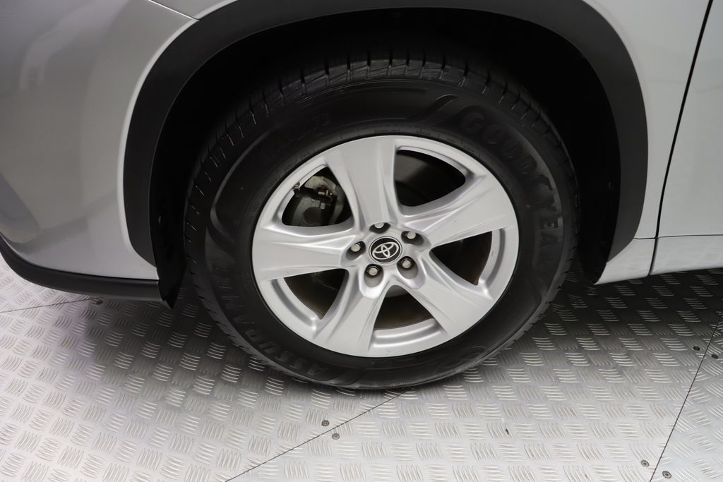 2023 Toyota Highlander L 4