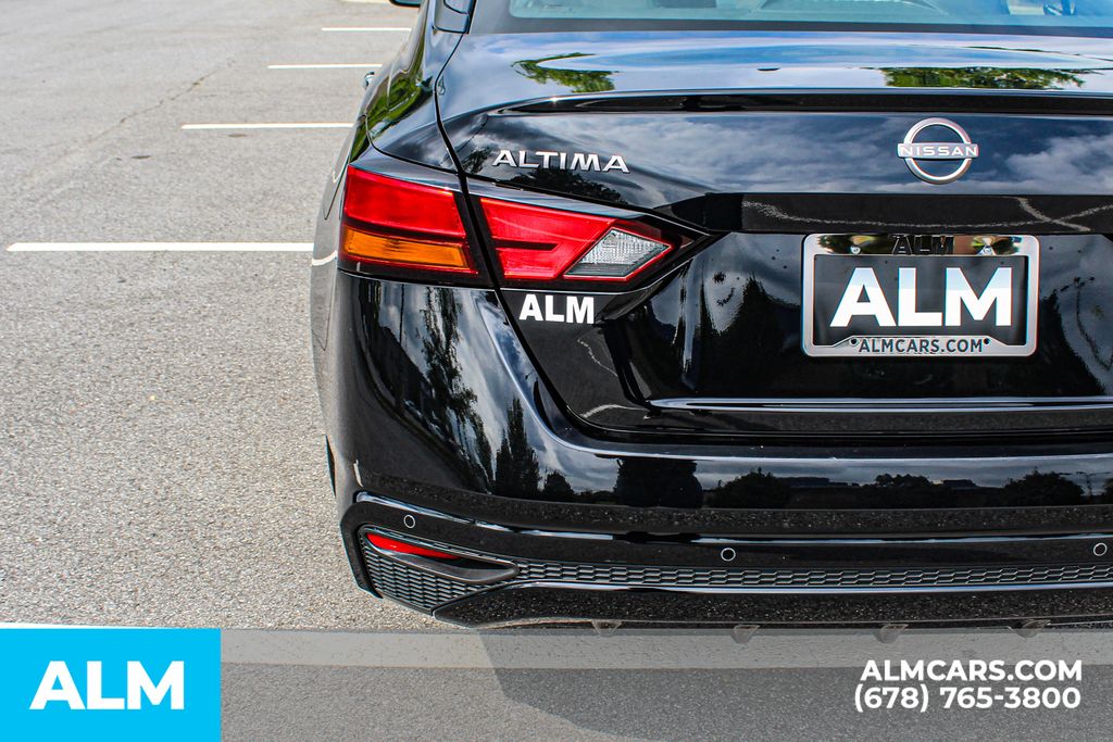 Used 2025 Black Nissan 2.5 SV image 13