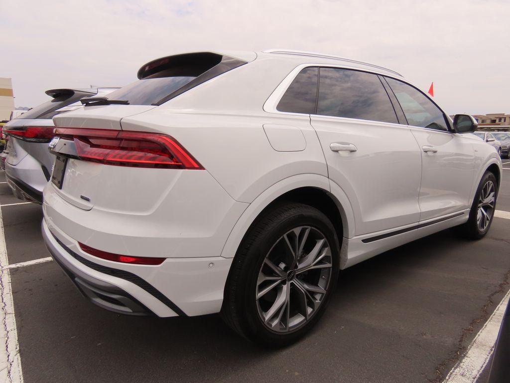 Thumbnail: 2023 Audi Q8 - 3