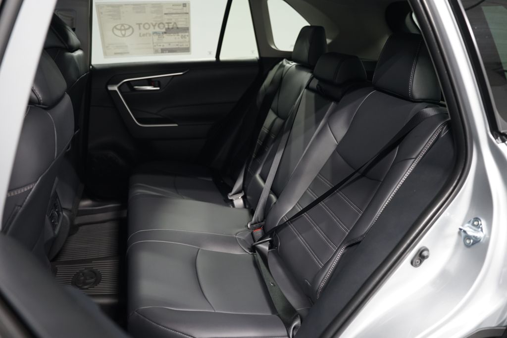 2025 Toyota RAV4 XLE Premium 30