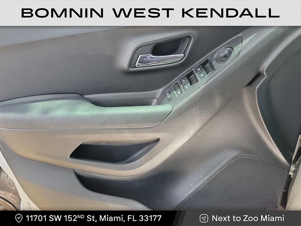 2020 Chevrolet Trax LS photo