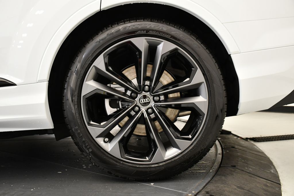 Thumbnail: 2026 Audi Q7 - 14