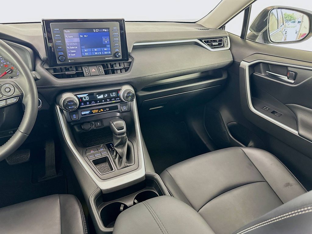 Thumbnail: 2020 Toyota RAV4 - 23