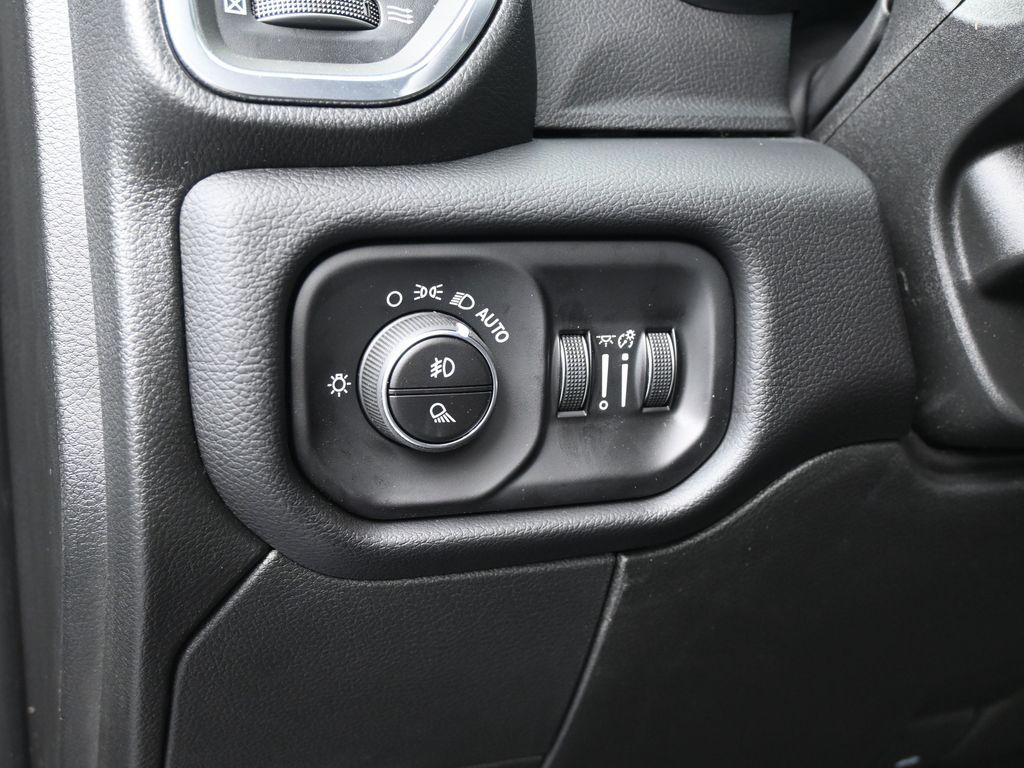 New 2026 Diamond Black Crystal Pearlcoat Ram Laramie image 15