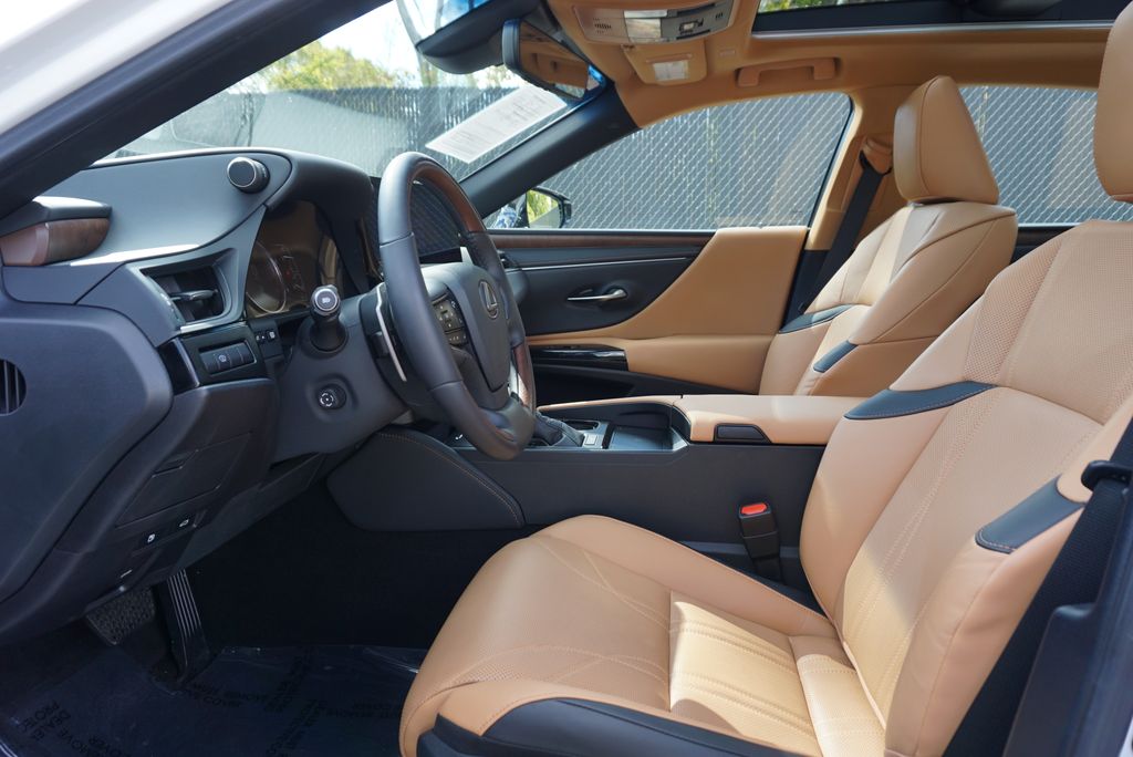 Thumbnail: 2024 Lexus ES - 9