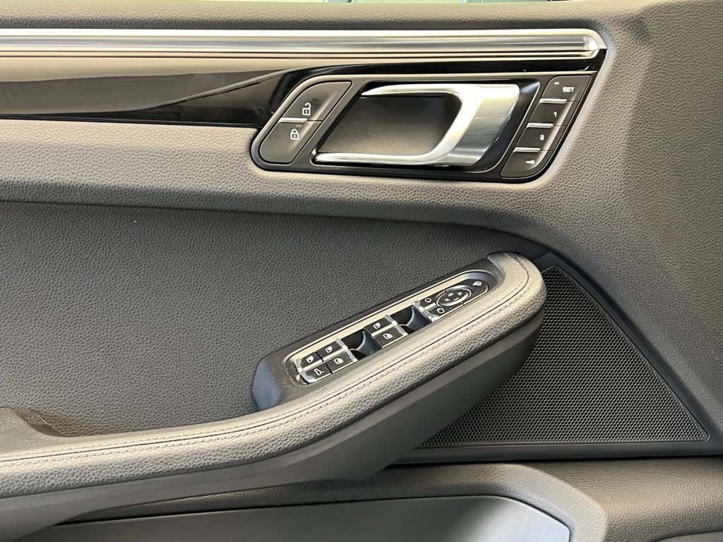 2022 Porsche Macan  19