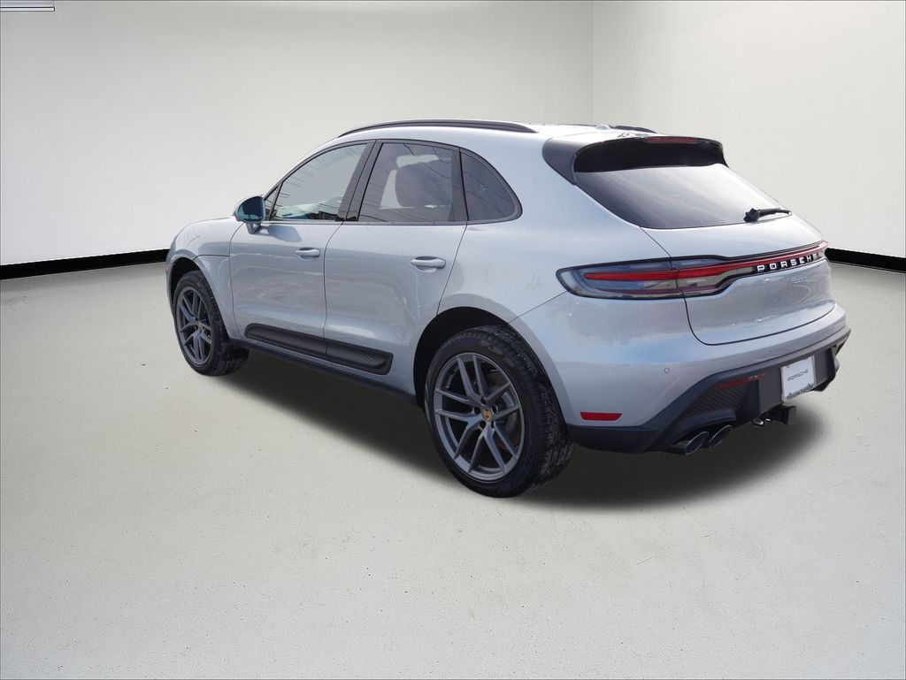 Thumbnail: 2026 Porsche Macan - 3