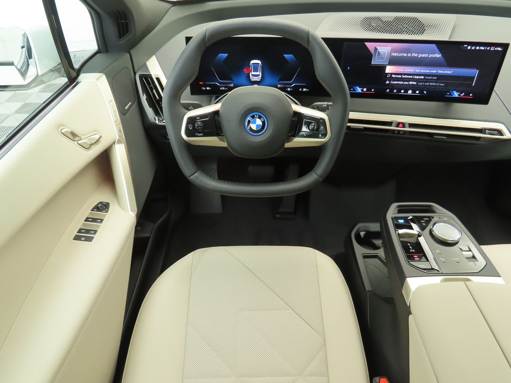 2025 BMW iX xDrive50 10