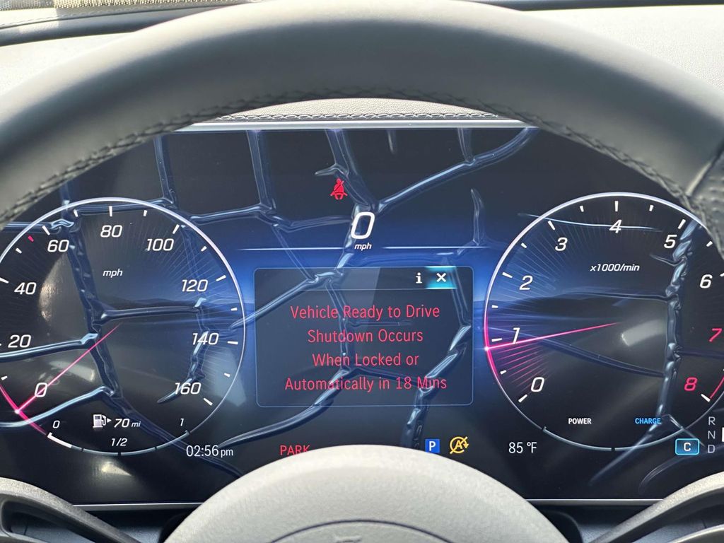 2025 Mercedes-Benz GLC 300 11