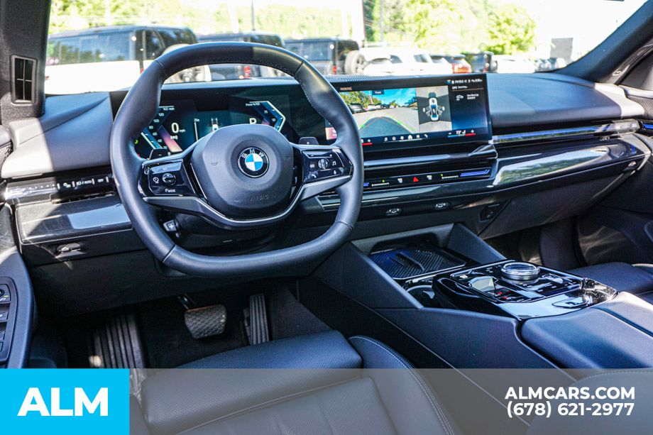 Used 2025 White BMW 530i image 27