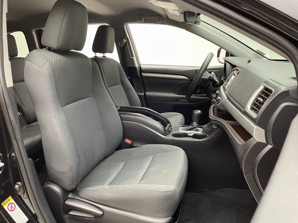 Thumbnail: 2019 Toyota Highlander - 17