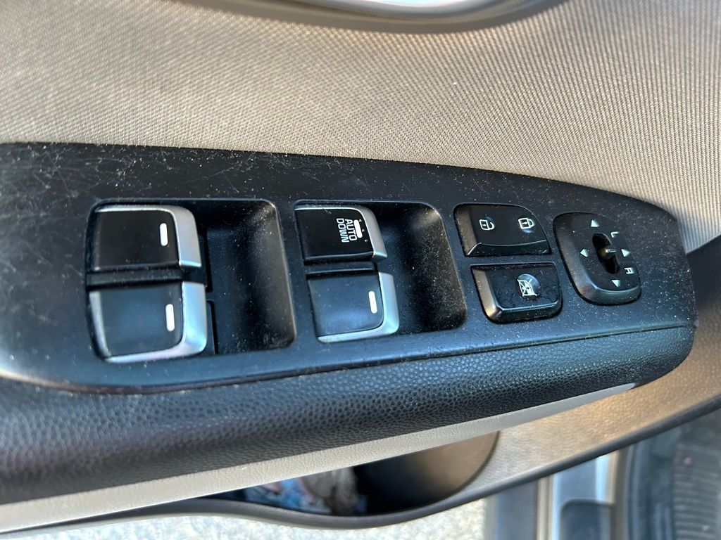 Thumbnail: 2017 Kia Soul - 16