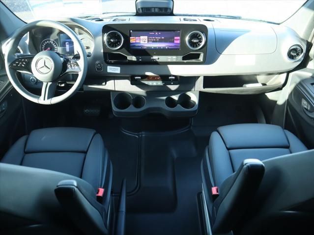 Thumbnail: 2026 Mercedes-Benz Sprinter - 13