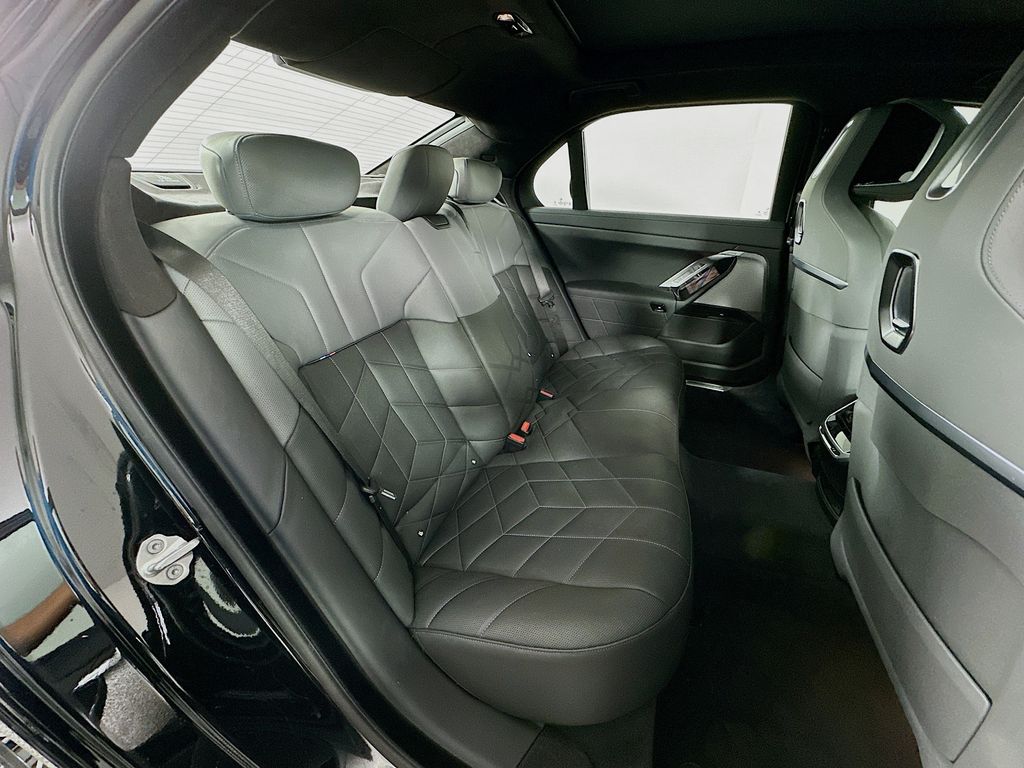 Thumbnail: 2025 BMW 7 Series - 28
