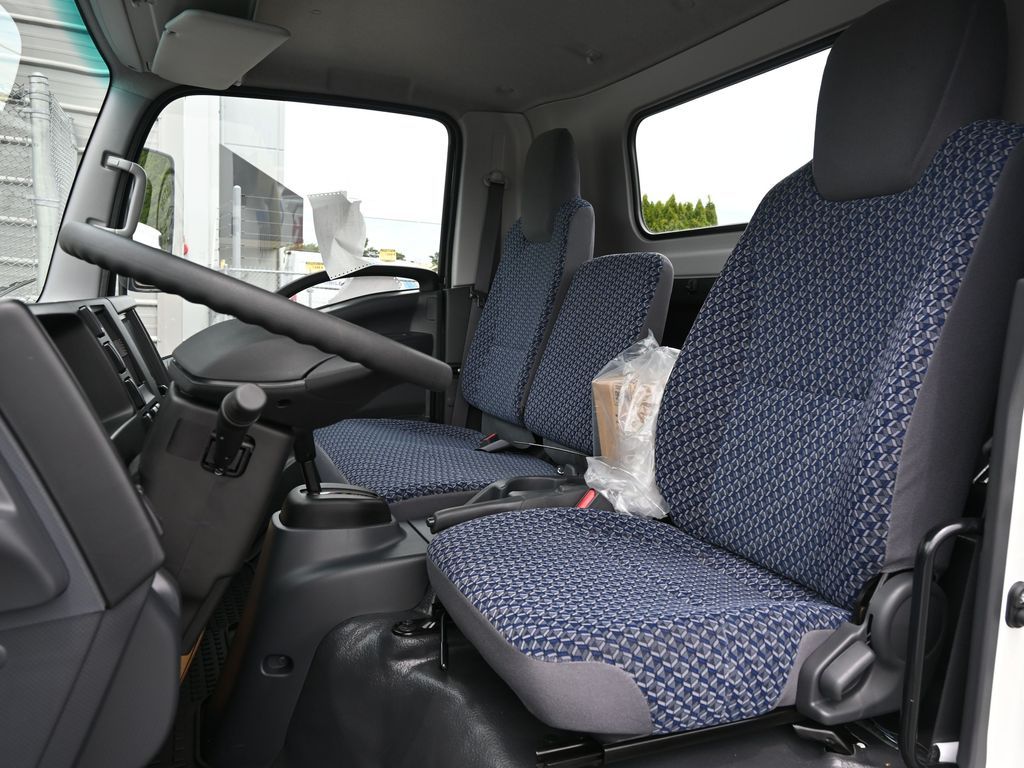 2024 Isuzu NPR HD 