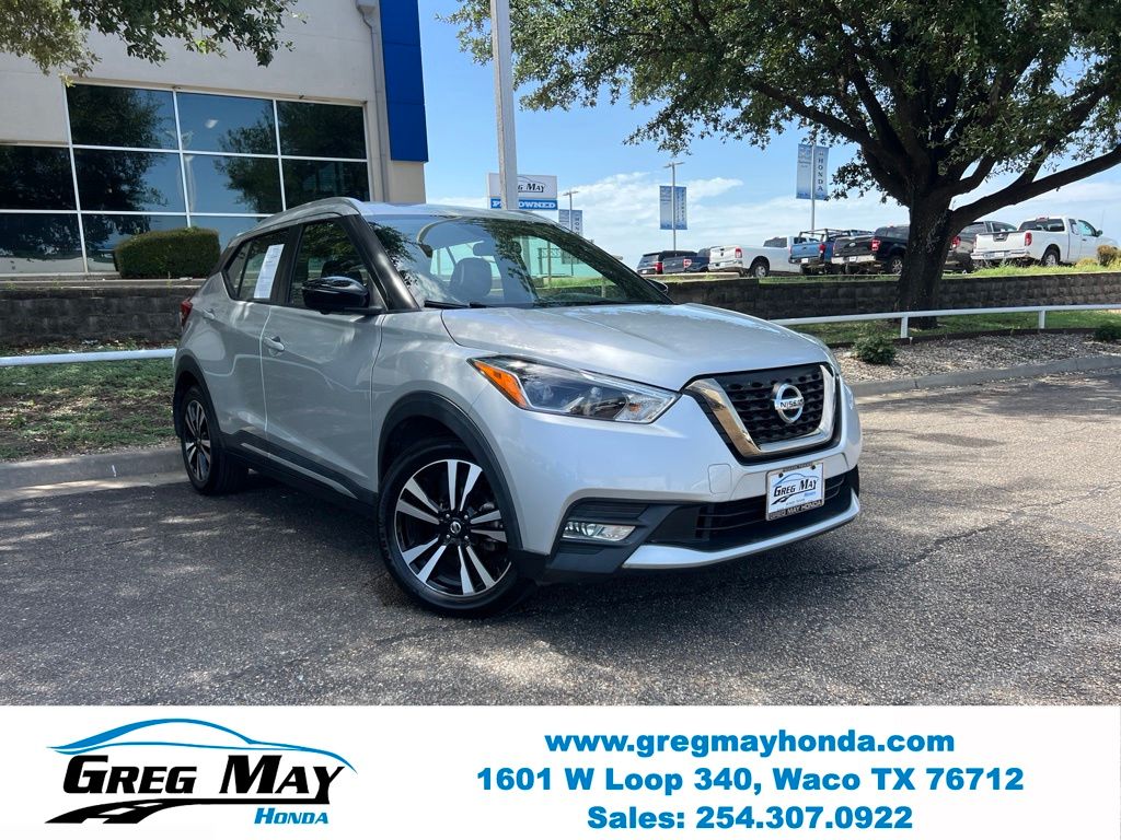 Brilliant Silver Metallic 2019 Nissan Kicks SUV / Crossover Front-Wheel Drive Continuously Variable Transmission