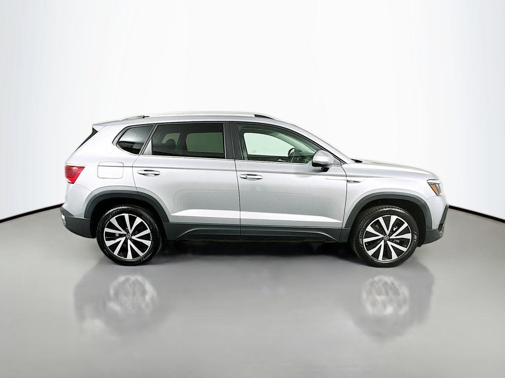 2024 Volkswagen Taos SE 4
