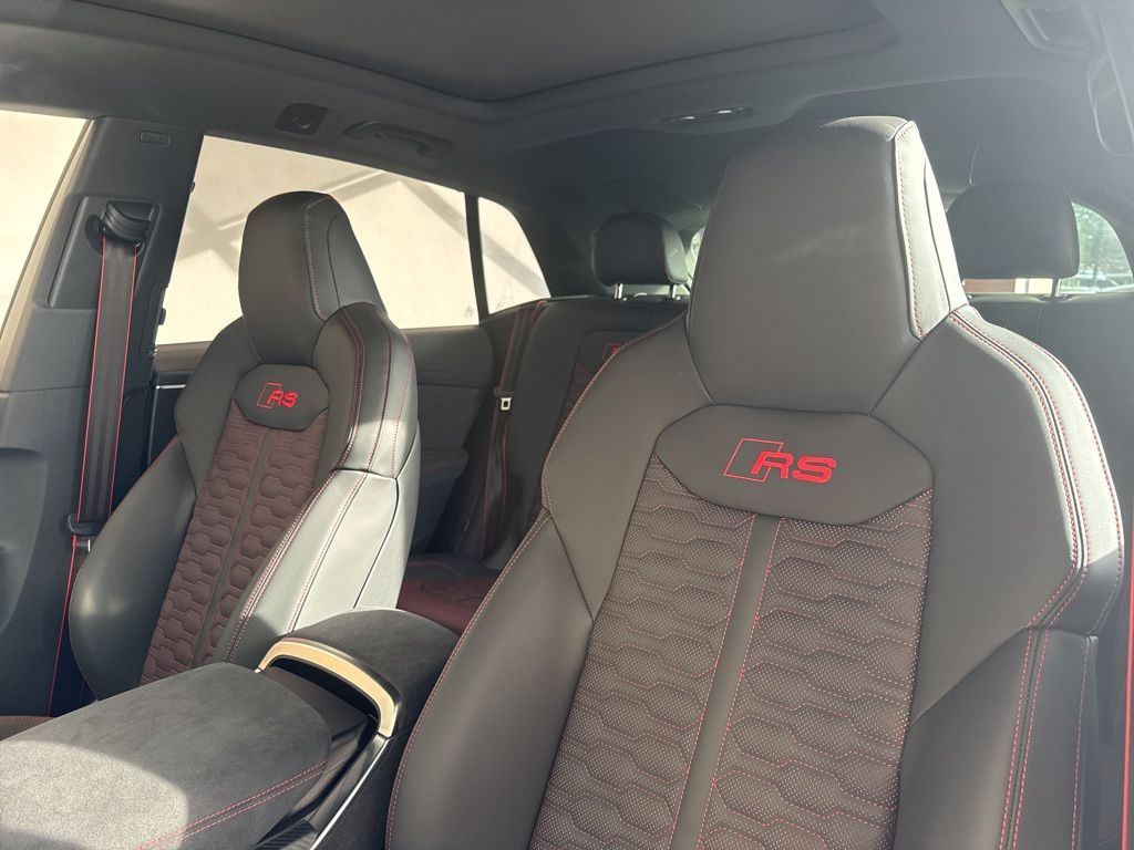 Thumbnail: 2026 Audi RS Q8 - 10