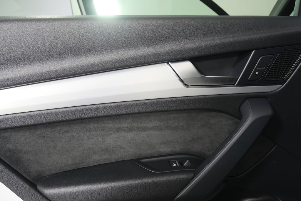 Thumbnail: 2018 Audi SQ5 - 12