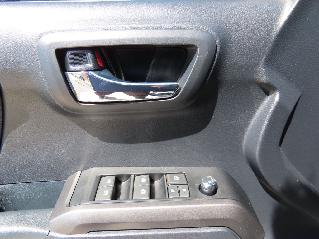 2018 Toyota Tacoma Limited 22