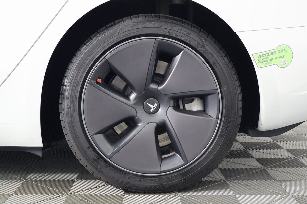 Thumbnail: 2023 Tesla Model 3 - 15
