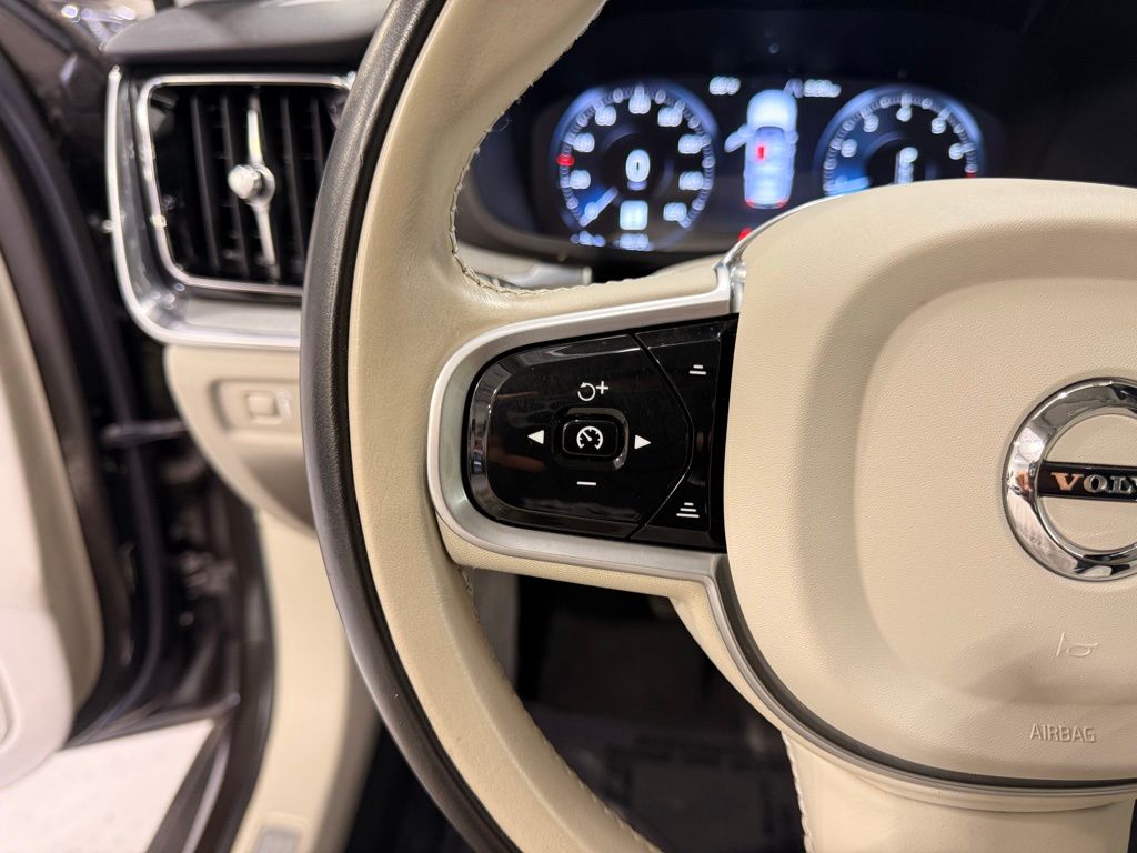 Thumbnail: 2022 Volvo S60 - 13