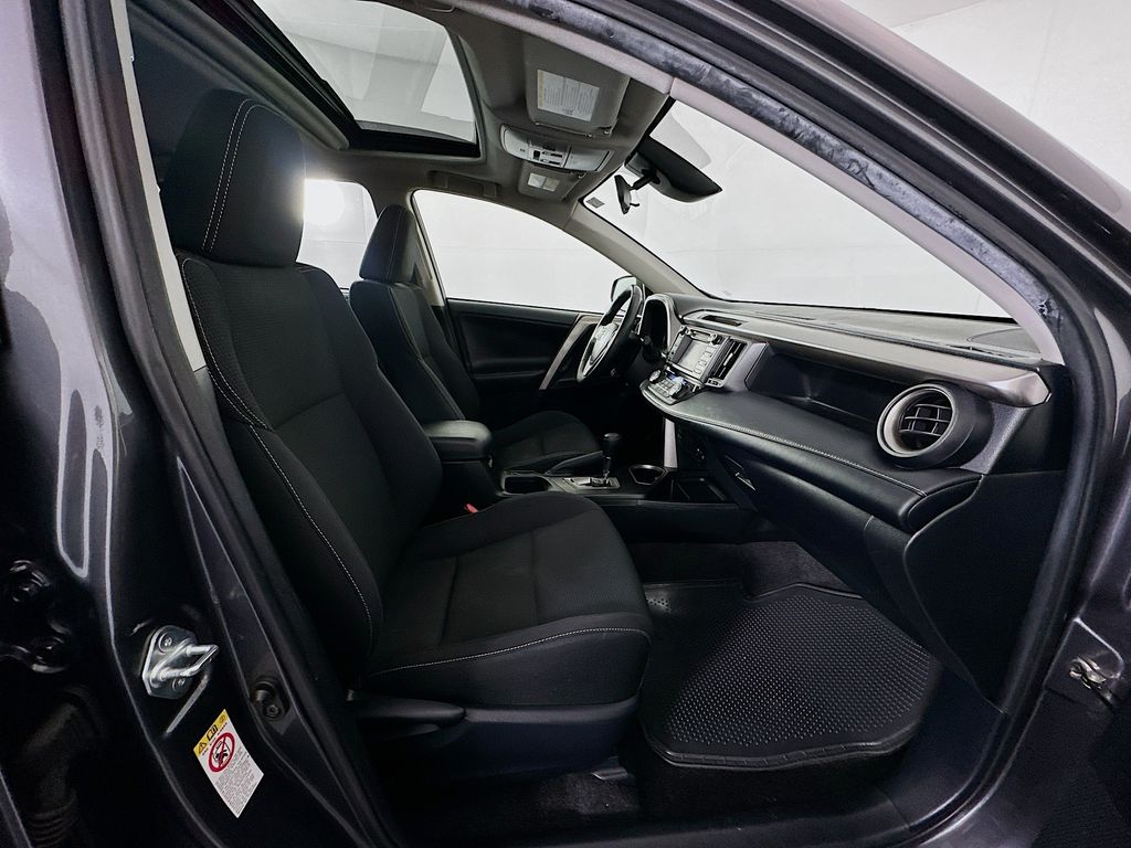 Thumbnail: 2018 Toyota RAV4 - 27