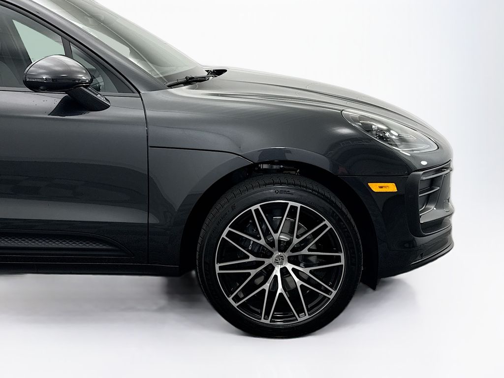 Thumbnail: 2026 Porsche Macan - 11